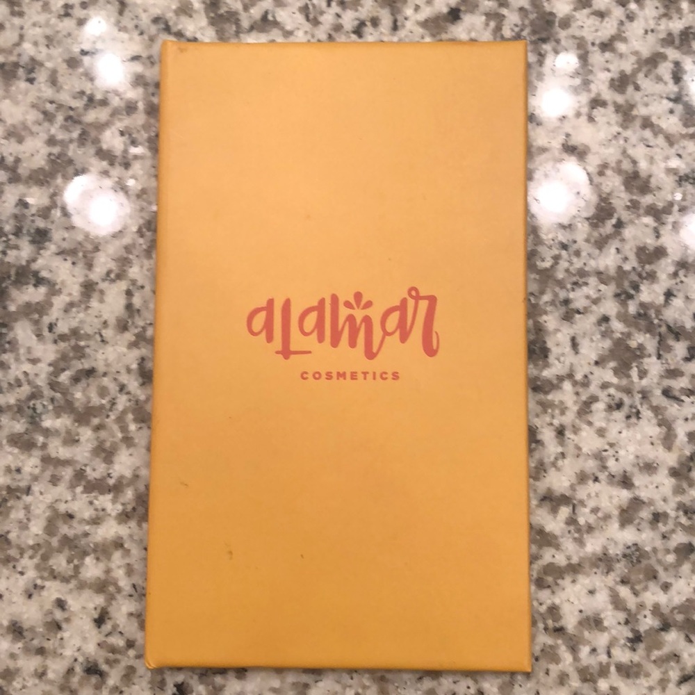 Alamar Cosmetics Reina Del Caribe Vol. 1 Palette